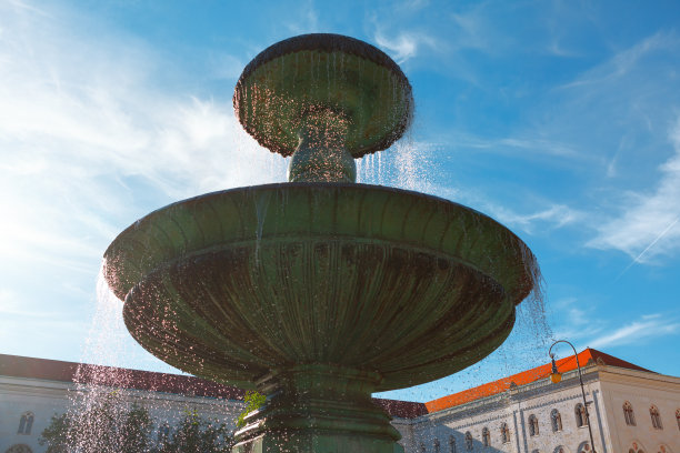 带水柱的水盆喷泉图片下载