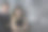 年轻的商业伙伴站在办公室的画像图片下载
