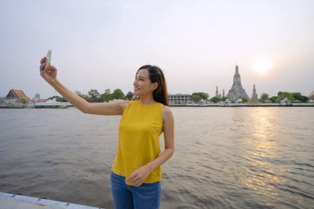 妇女在泰国曼谷旅游。图片下载