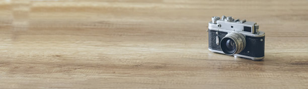 陈列架上的老式照相相机模型的照片图片下载