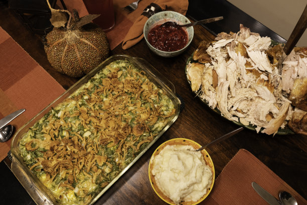 火鸡和青豆砂锅图片下载