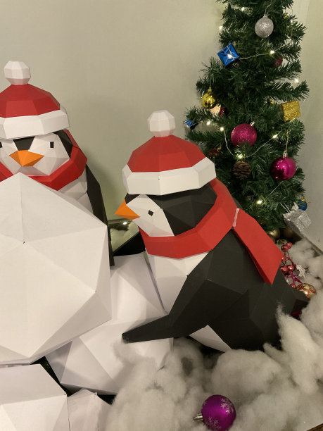 企鹅在圣诞节图片下载