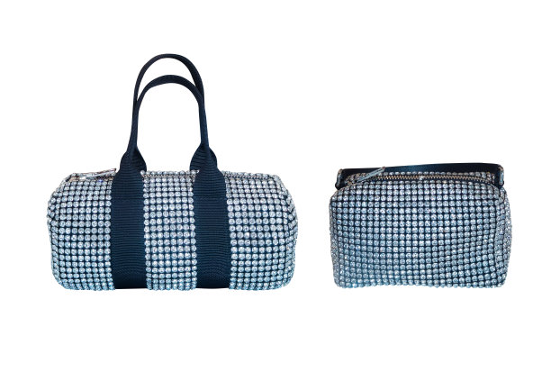 女子学院的时尚包包和鞋子图片下载