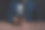 一名男子用手机直播视频图片下载