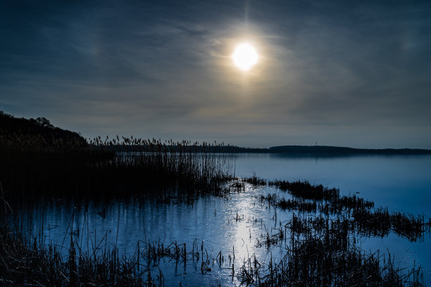 湖光山色，月光皎洁图片下载