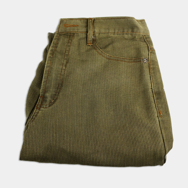 一条棕色牛仔牛仔裤图片下载