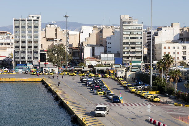 希腊雅典的比雷埃夫斯港图片下载