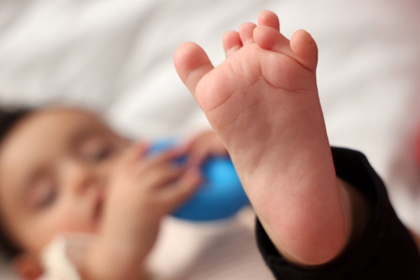 多一根手指的女婴。图片下载