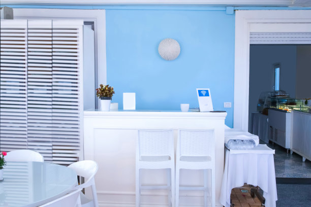 空露台上的餐厅景色图片下载