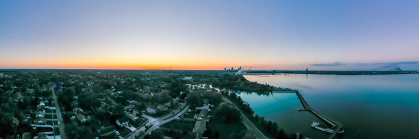 尼亚加拉河娱乐步道在王桥公园和奇帕瓦自来水厂，尼亚加拉瀑布，加拿大图片下载