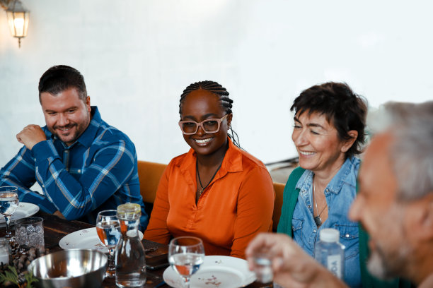 家庭午餐图片下载