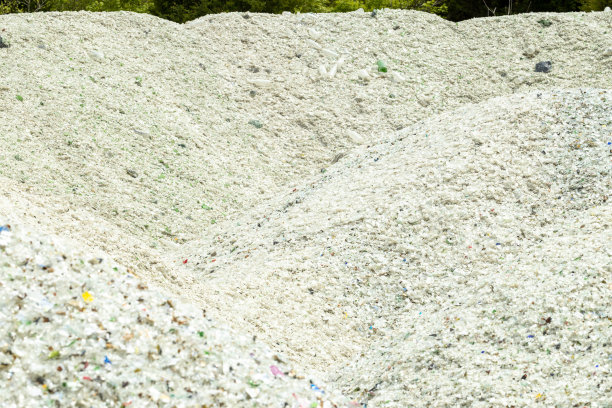 瓶子和玻璃的回收。生态概念背景图片下载