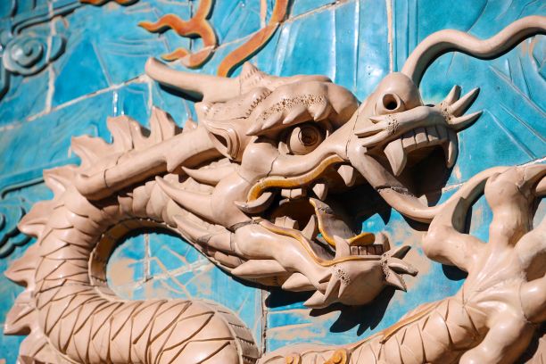 中国北京北海公园九龙壁一角图片下载
