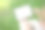 特写，亚洲女性在公园放松时使用平板电脑。平板白屏模型图片下载