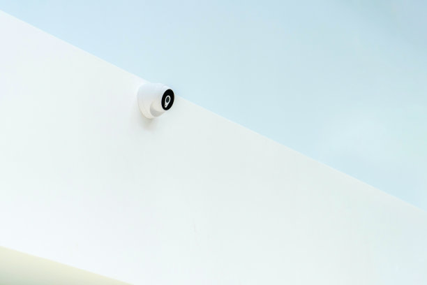 大楼墙上的闭路电视摄像头，特写图片下载