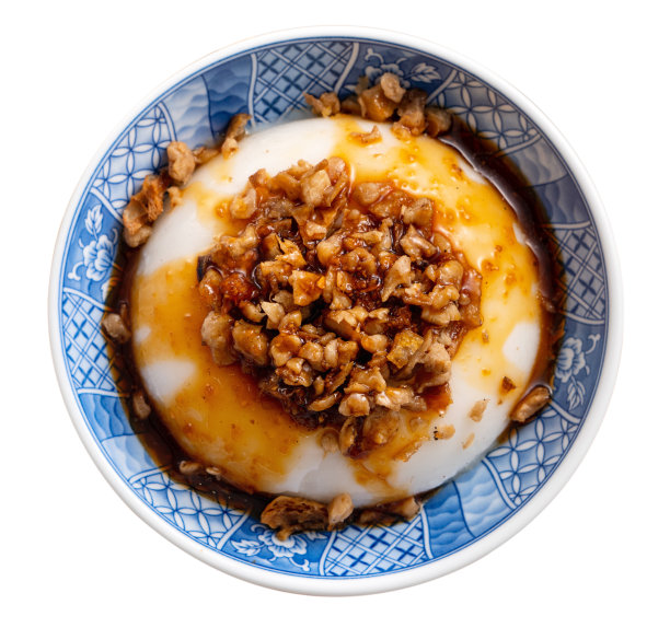 台湾风味的瓦贵米布丁，以切碎的干萝卜和酱油，白色的背景隔开。图片下载