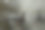 水管进水破裂。管道事故。热水从管道中流出。图片下载