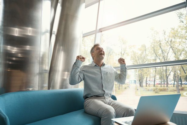 公司老板对达成有利可图的交易反应过激图片下载