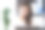 亚洲女性使用笔记本电脑和互联网进行在线会议和在家工作图片下载