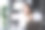 亚洲女性使用笔记本电脑和互联网进行在线会议和在家工作图片下载