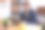 年轻的西班牙人工作人员使用笔记本电脑在办公室工作图片下载