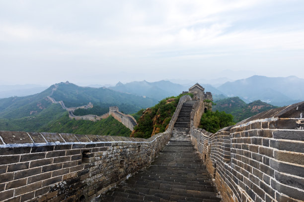长城和早晨美丽的云图片下载