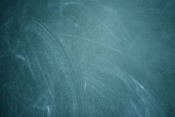 黑板或黑板的蓝色纹理。空白处留有空白，用于书写文本和其他内容。抽象的蓝色背景图片下载