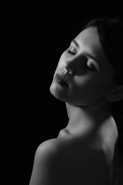 性感的年轻女子图片下载