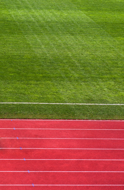 足球场边的跑道图片下载