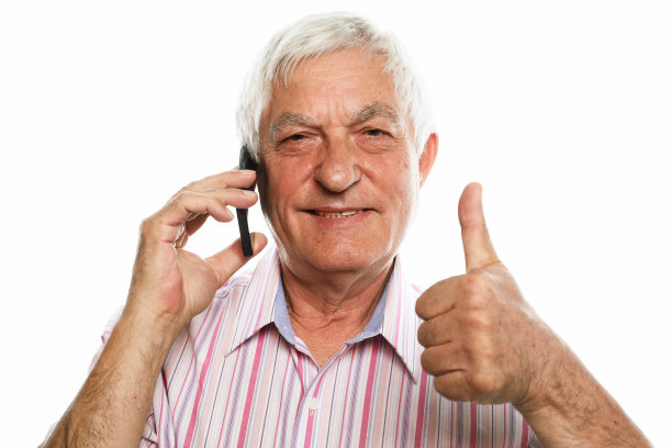 正老头拿着新手机的画像显示没问题的迹象图片下载