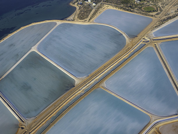 盐滩的鸟瞰图图片下载