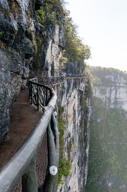 张家界国家公园天门山(天堂之门)的空中步道，中国湖南省张家界天门山步道图片下载