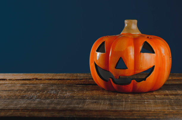 蓝色背景的万圣节南瓜图片下载