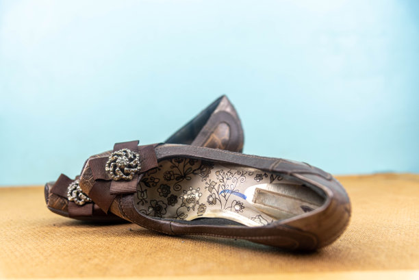 老女人的鞋子图片下载