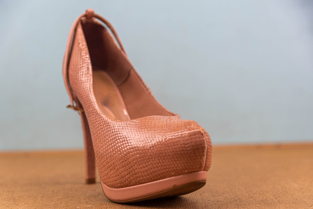 老女人的鞋子图片下载