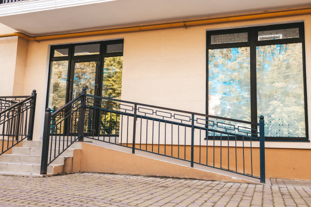 市中心一家酒店的正门图片下载