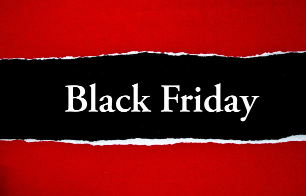 撕破的红纸上写着黑色星期五的文字图片下载