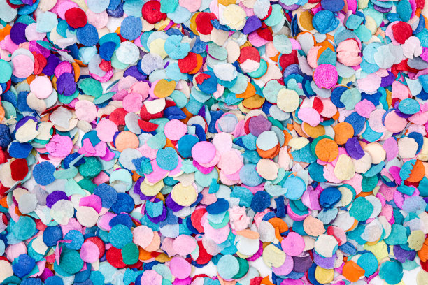 白色背景的五彩纸屑，用于聚会，庆祝或圣诞节的复制空间图片下载