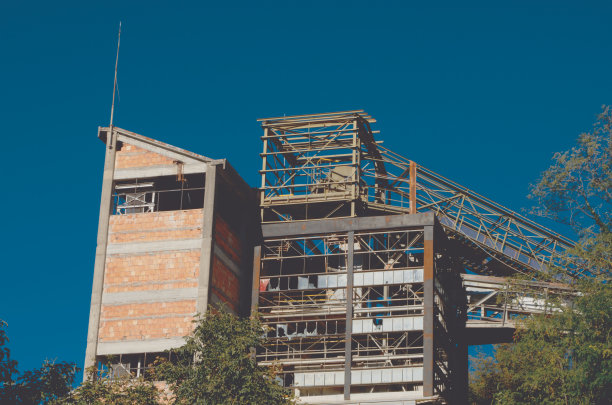 废弃的矿山建设图片下载