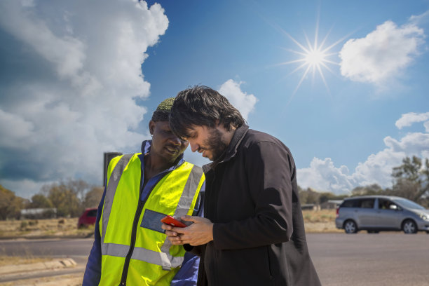 非洲工人和白种人图片下载
