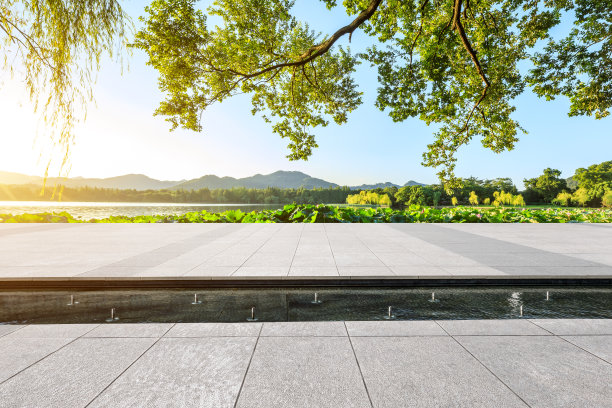 杭州的空地板和湖与山图片下载