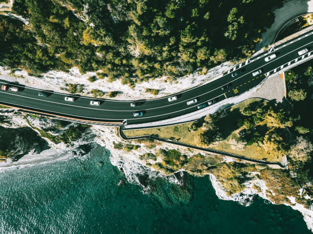 意大利沿海道路的鸟瞰图图片下载