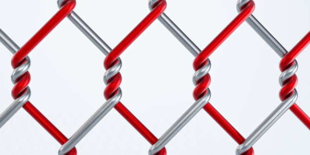 红色金属网隔离在白色背景上，红色金属丝栅栏模板。图片下载
