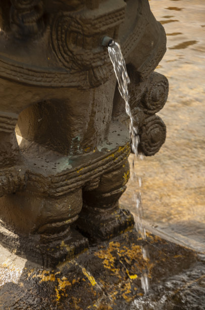 石头喷泉图片下载