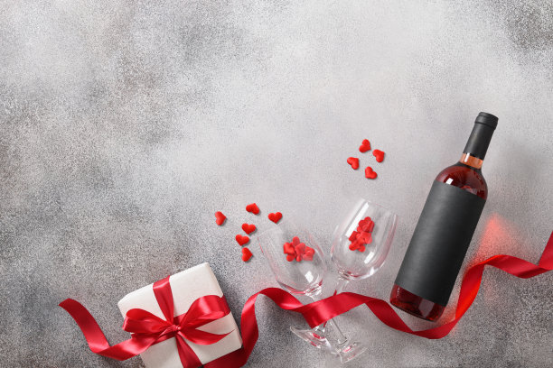 情人节卡片和浪漫的礼物。图片下载