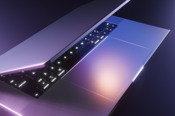 黑色背景下紫色霓虹灯下的银色笔记本电脑。作为设计元素和背景的插图图片下载