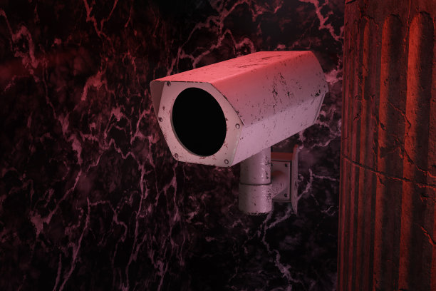 闭路电视安装在隐蔽的角落。说明密集监测、非法监视和未经同意收集个人活动数据的概念图片下载
