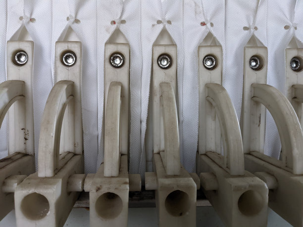 处理污泥设备的特写照片。图片下载