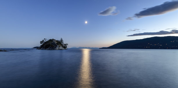 蓝时明月，西温哥华，卑诗省，加拿大图片下载