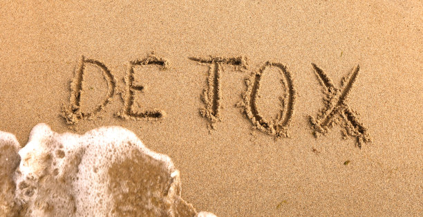 沙滩上的排毒涂鸦。图片下载